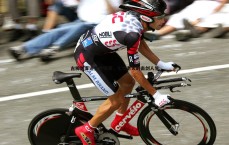 BG大游官网-古稀剑客逐梦世锦赛，七旬老人的击剑人生